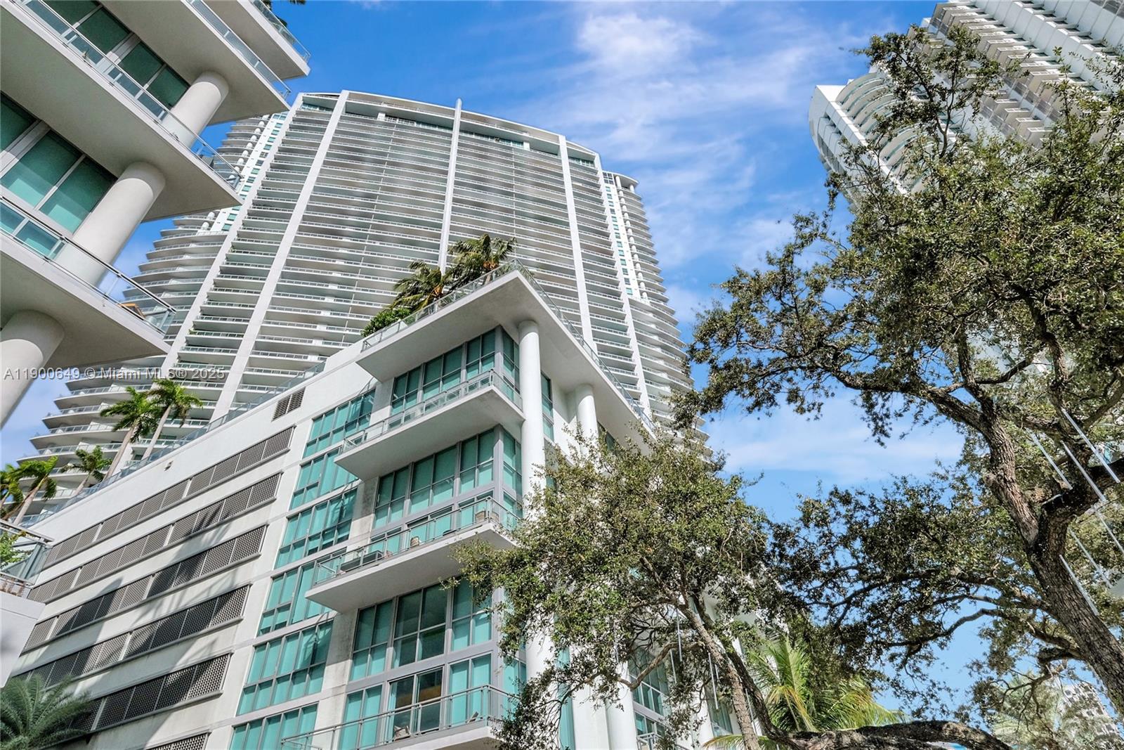 90 SW 3rd St #1602, Miami FL 33130