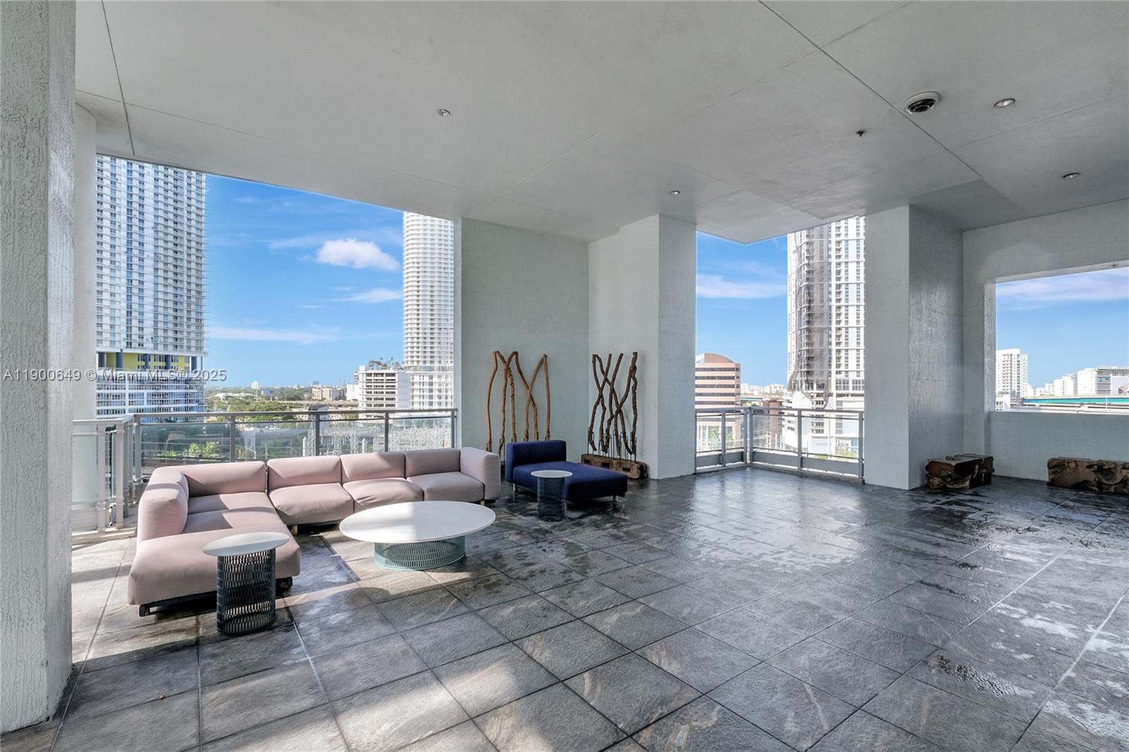 90 SW 3rd St #1602, Miami FL 33130