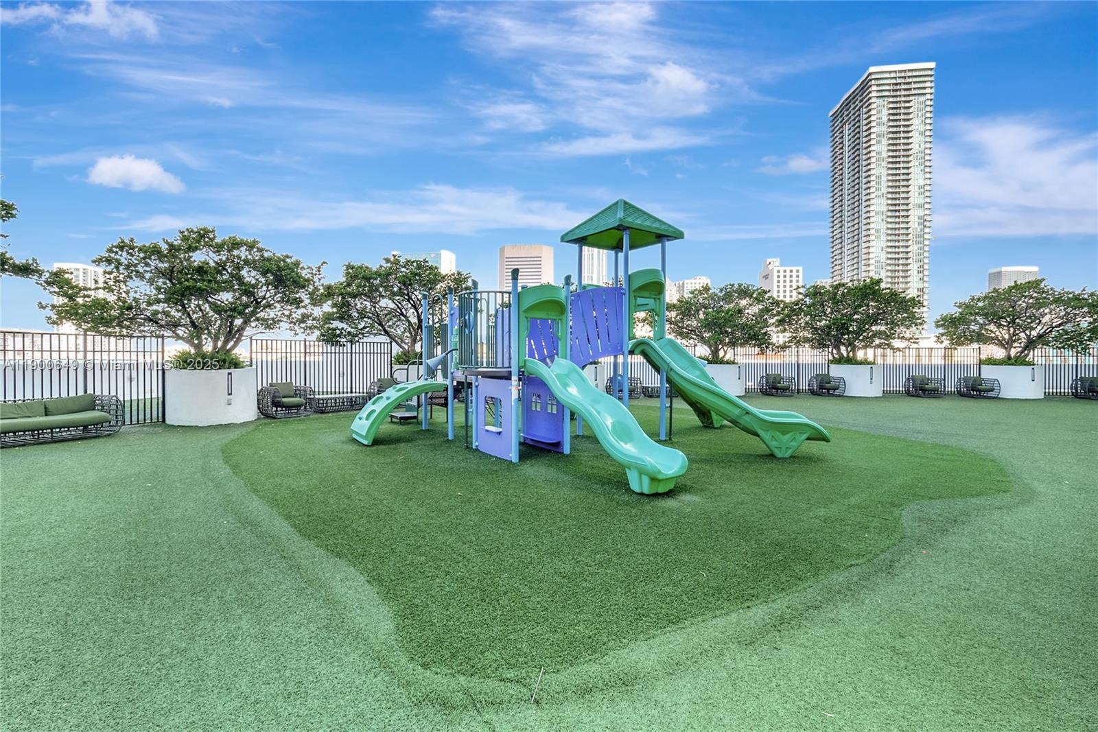 90 SW 3rd St #1602, Miami FL 33130