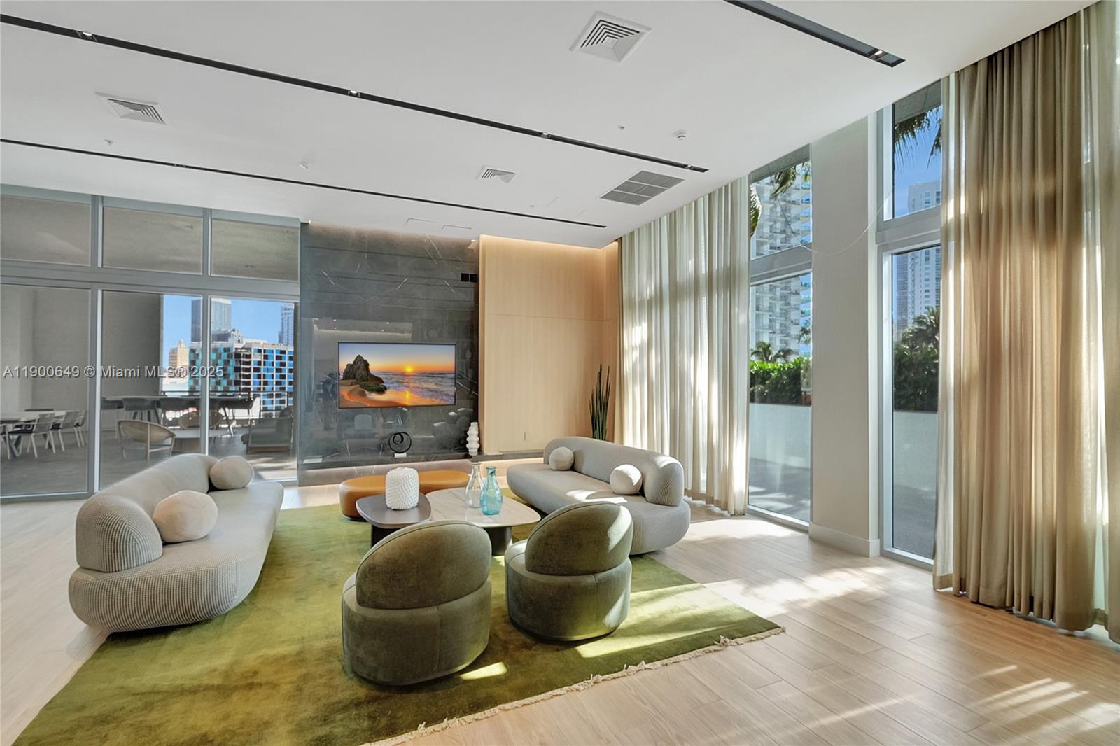 90 SW 3rd St #1602, Miami FL 33130