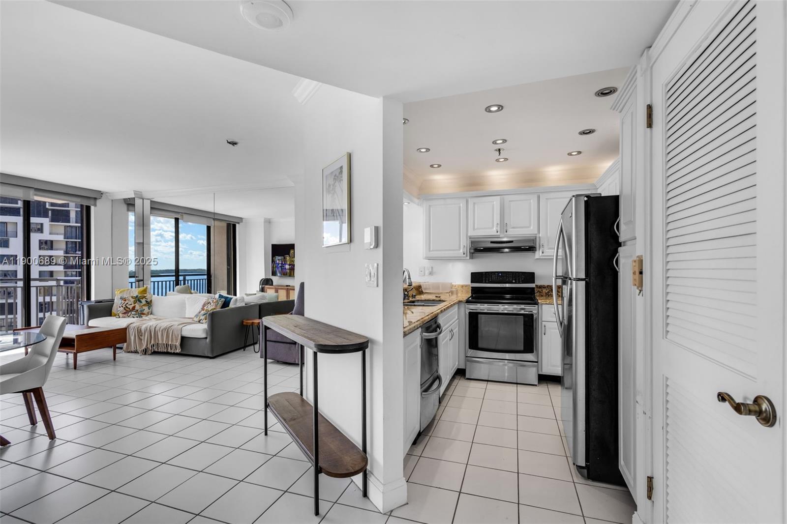 540 Brickell Key Dr #1813, Miami FL 33131
