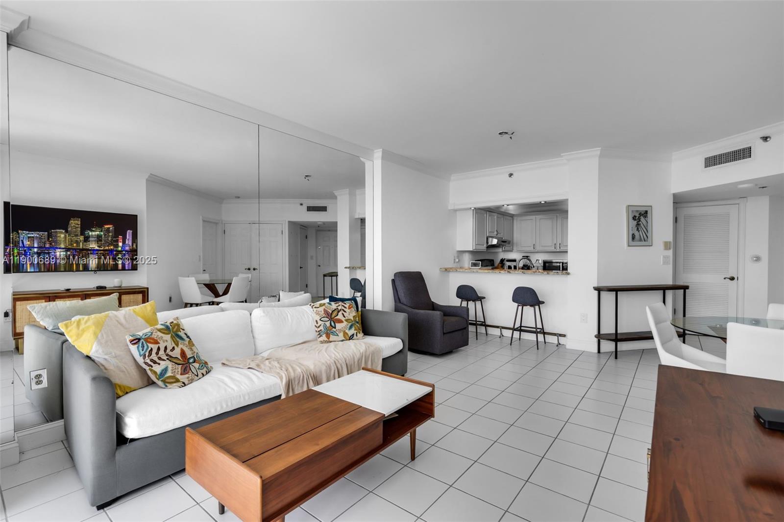540 Brickell Key Dr #1813, Miami FL 33131