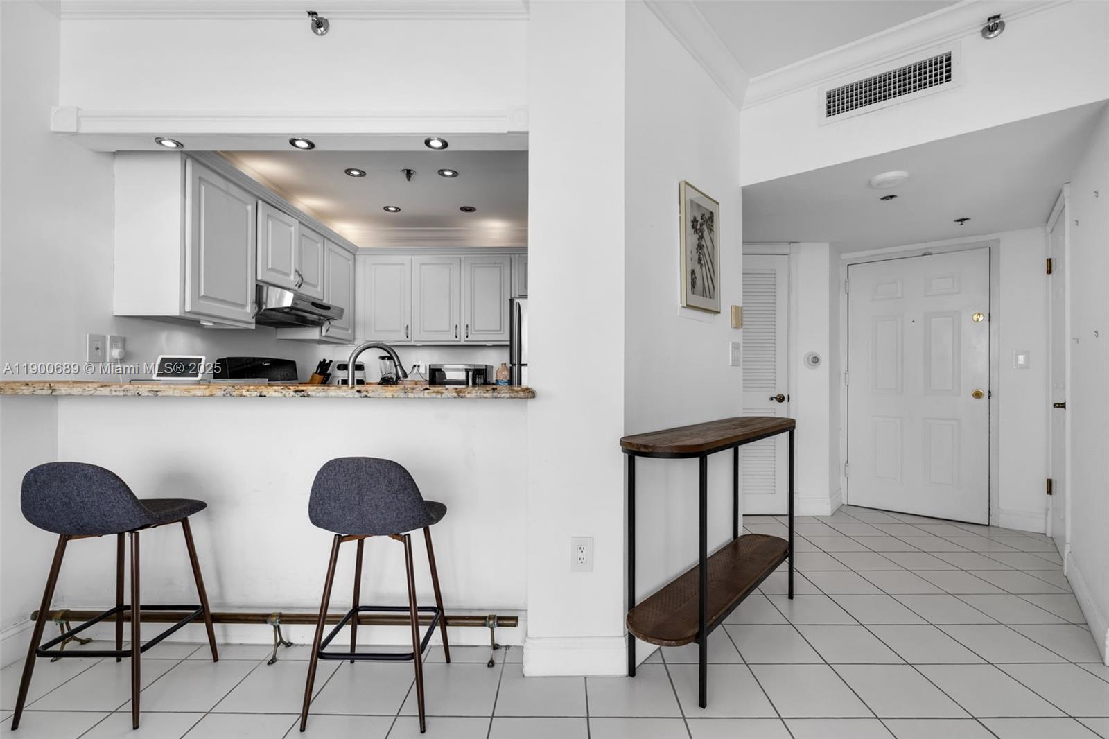 540 Brickell Key Dr #1813, Miami FL 33131