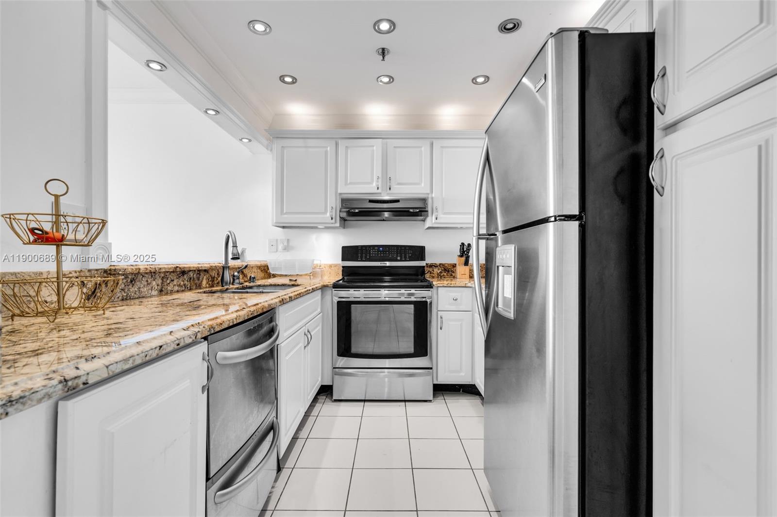 540 Brickell Key Dr #1813, Miami FL 33131
