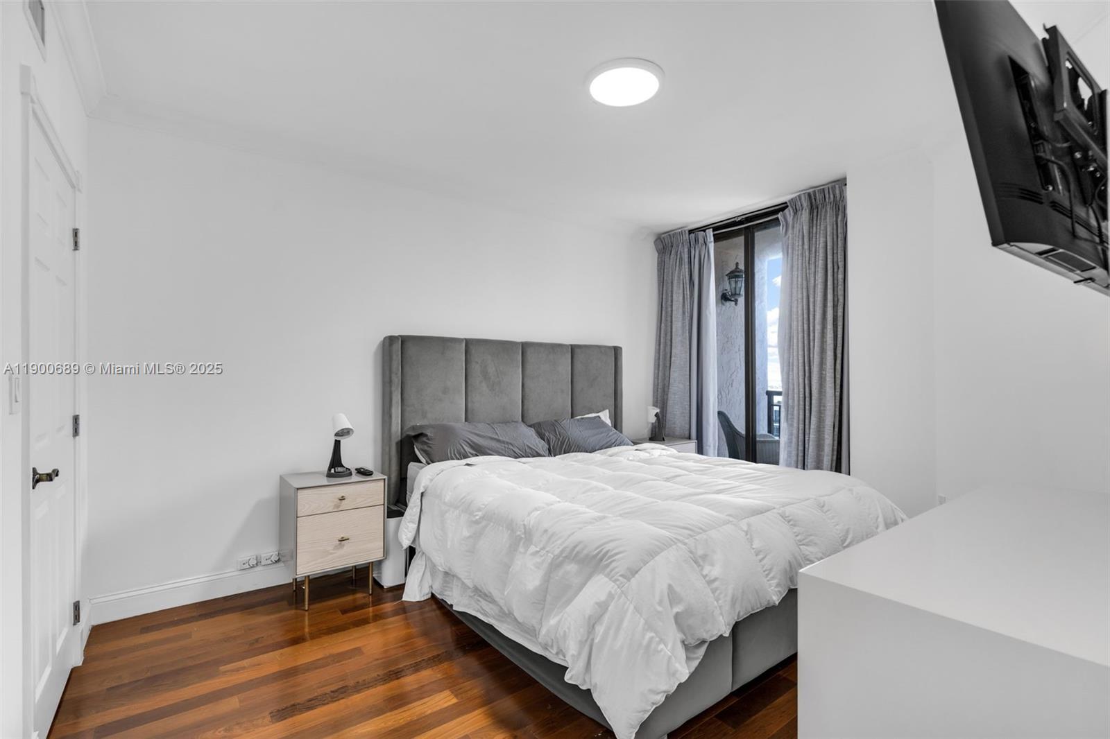 540 Brickell Key Dr #1813, Miami FL 33131