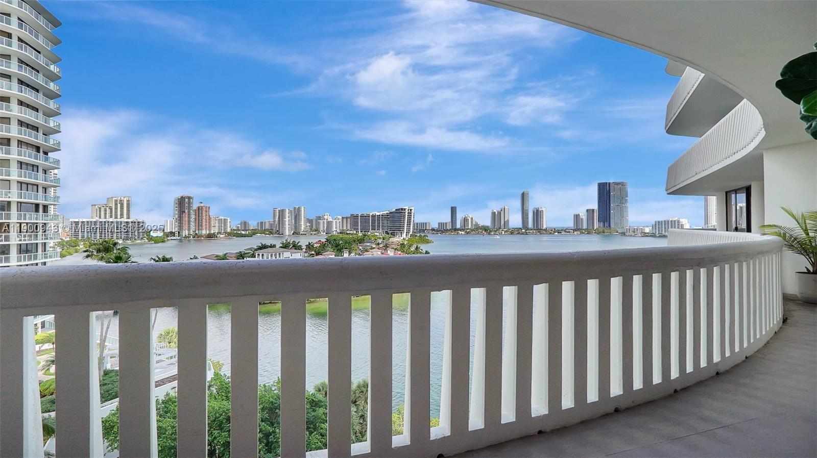 3000 Island Blvd #905, Aventura FL 33160