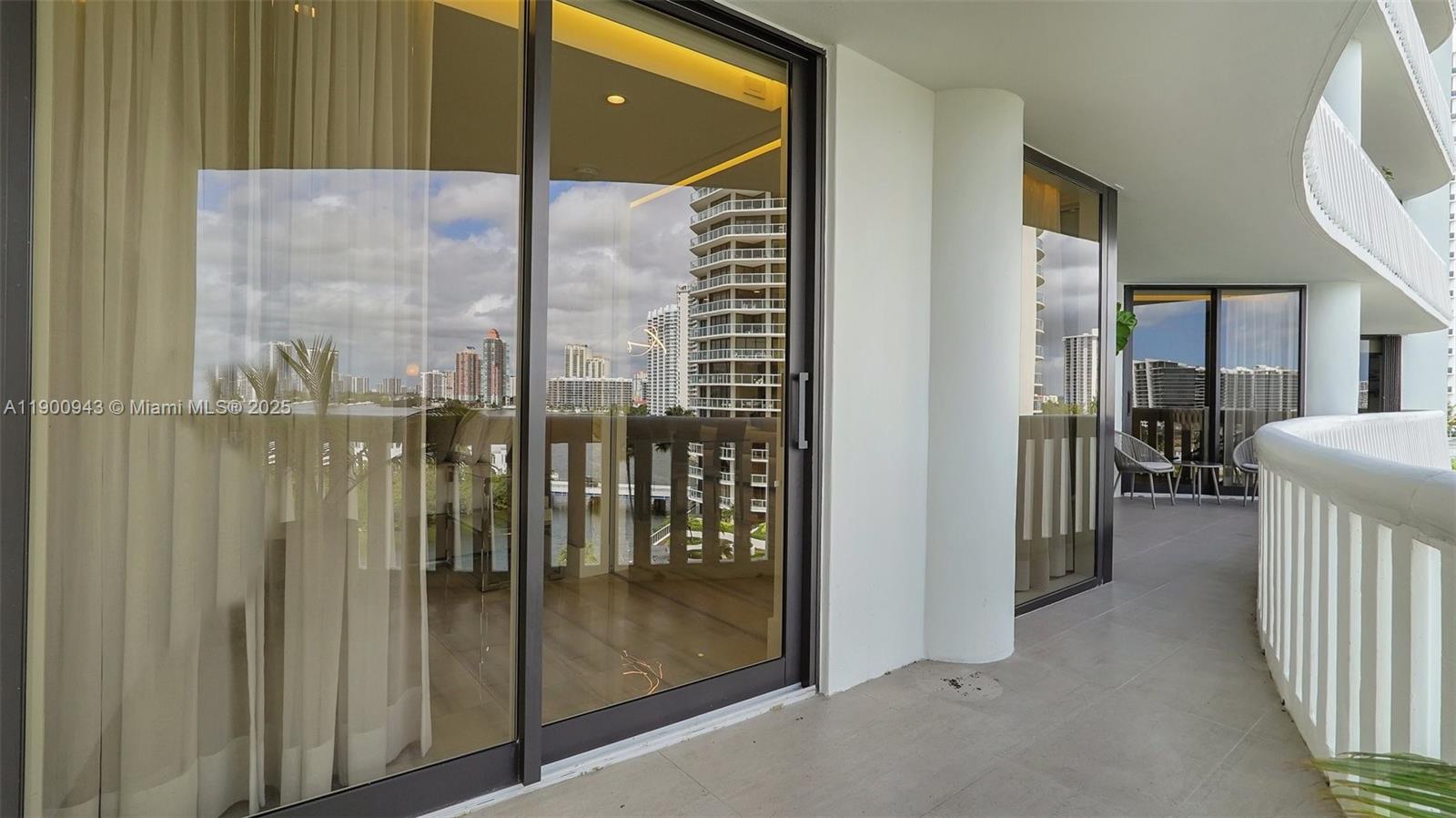 3000 Island Blvd #905, Aventura FL 33160