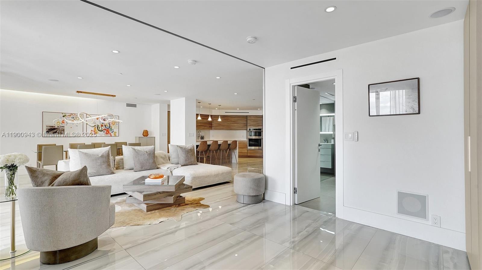 3000 Island Blvd #905, Aventura FL 33160