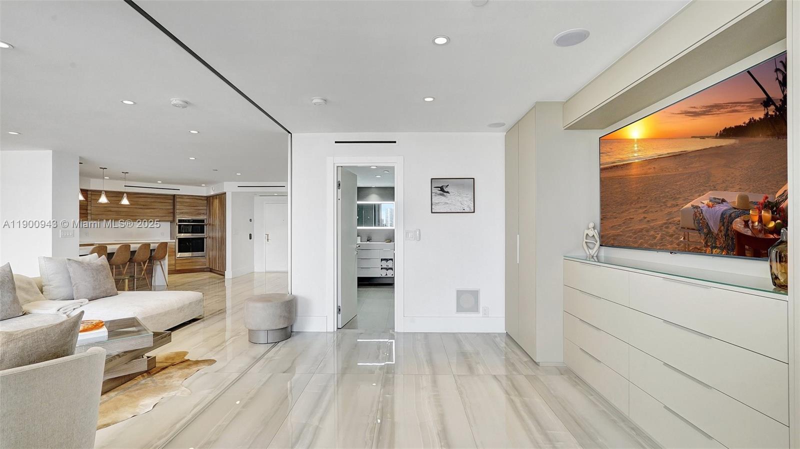 3000 Island Blvd #905, Aventura FL 33160