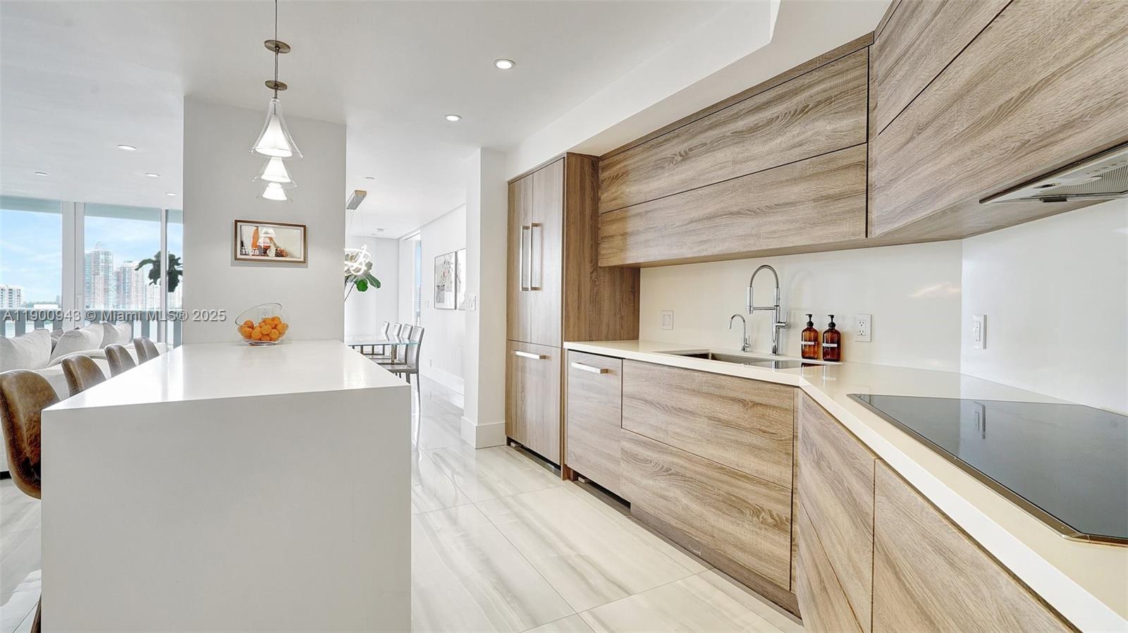 3000 Island Blvd #905, Aventura FL 33160