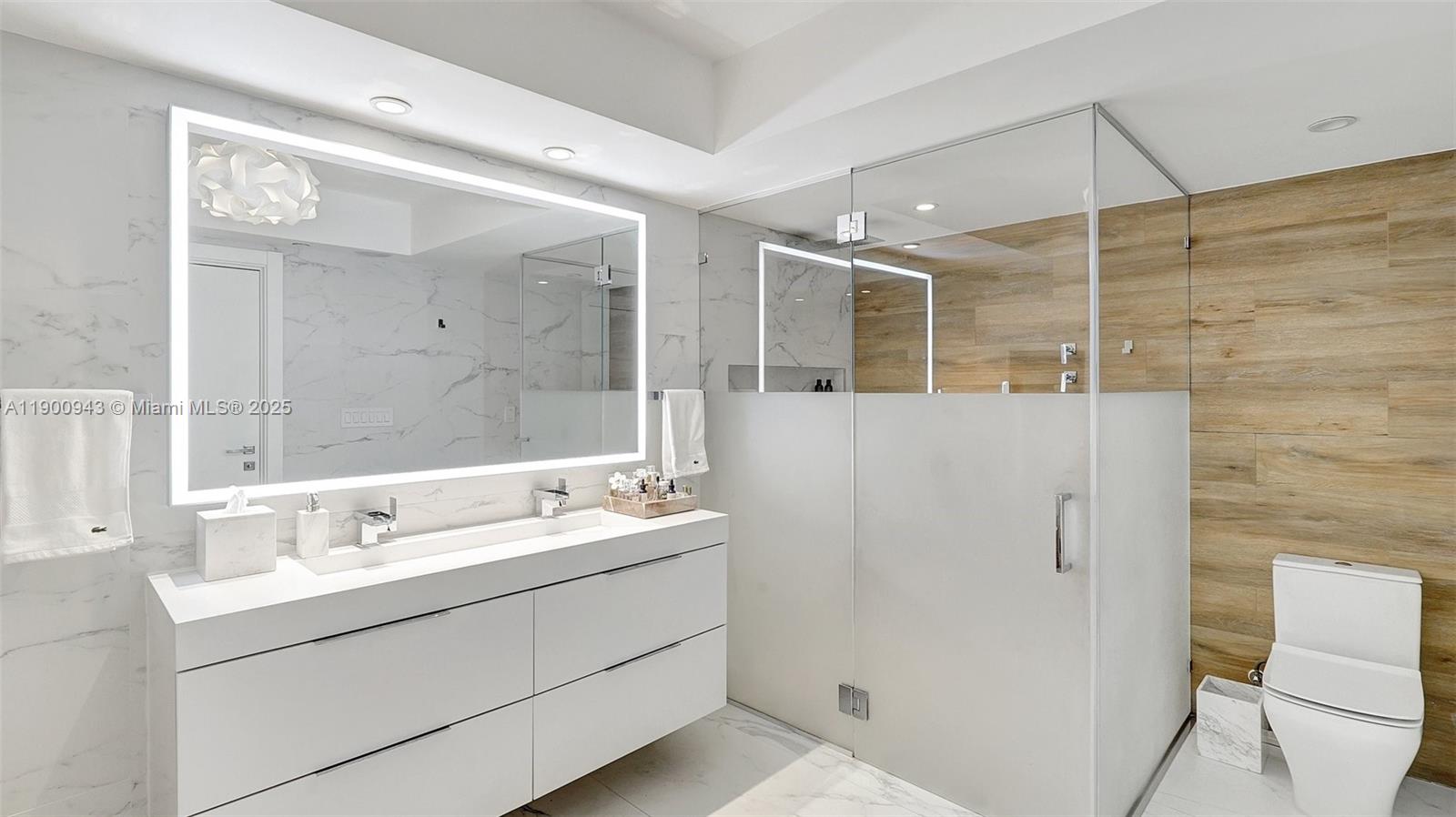 3000 Island Blvd #905, Aventura FL 33160