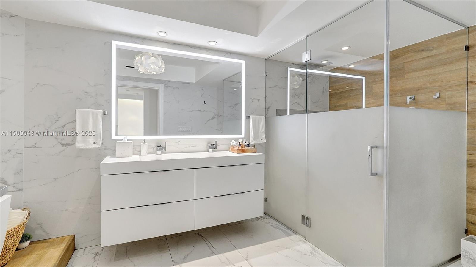3000 Island Blvd #905, Aventura FL 33160
