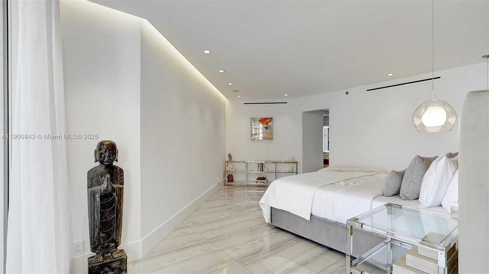 3000 Island Blvd #905, Aventura FL 33160