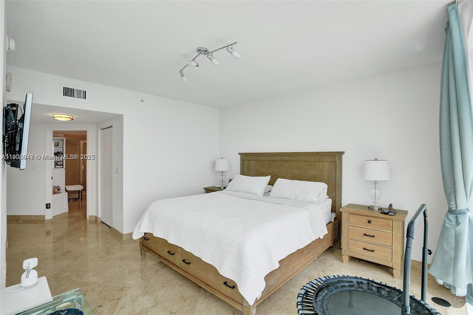 16699 Collins Ave #2402, Sunny Isles Beach FL 33160