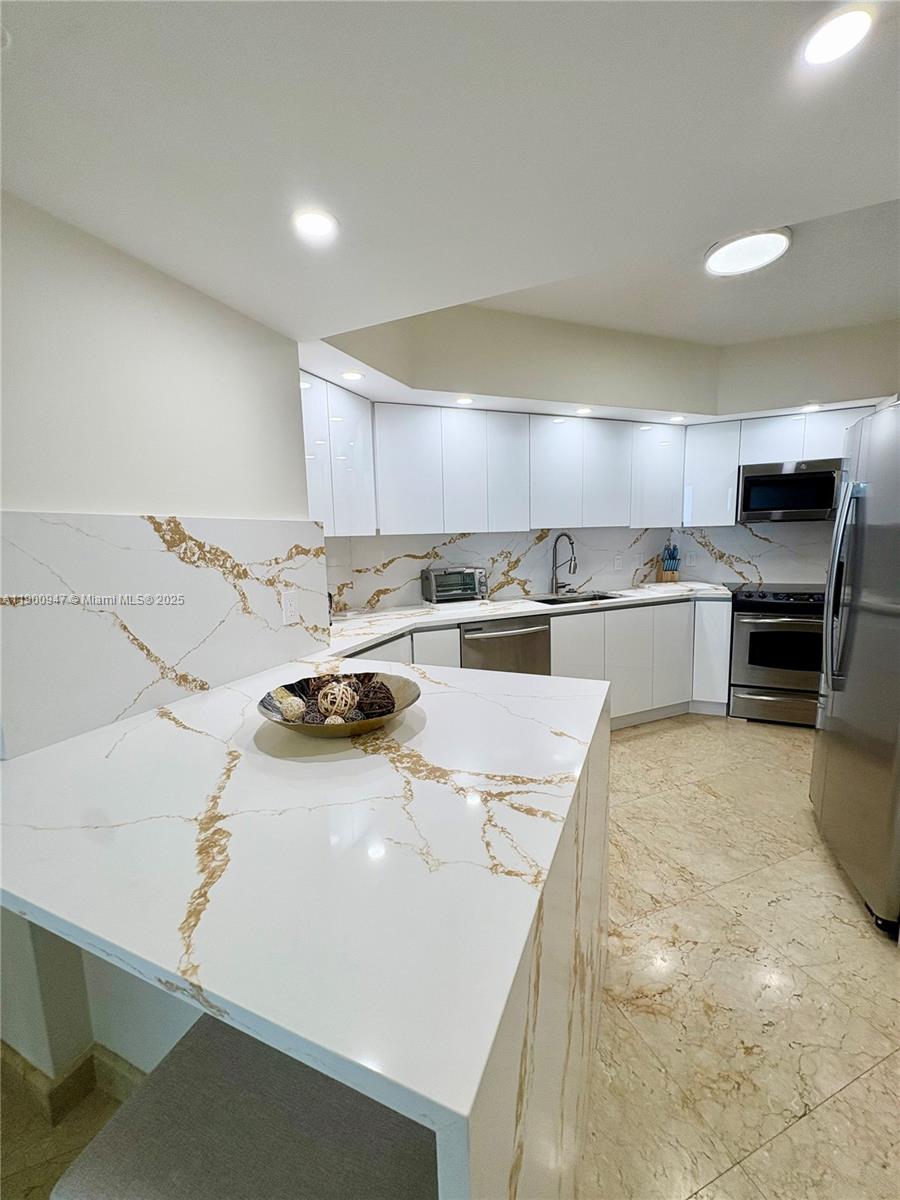 16699 Collins Ave #2402, Sunny Isles Beach FL 33160