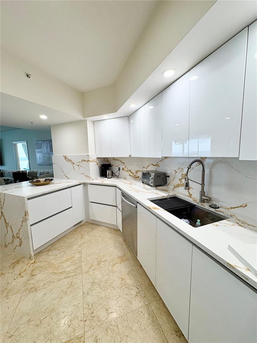 16699 Collins Ave #2402, Sunny Isles Beach FL 33160