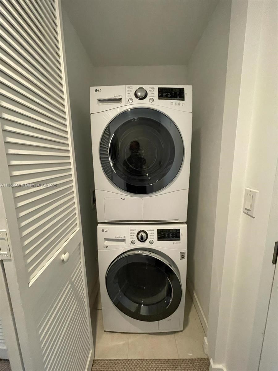 31 SE 6th St #505, Miami FL 33131