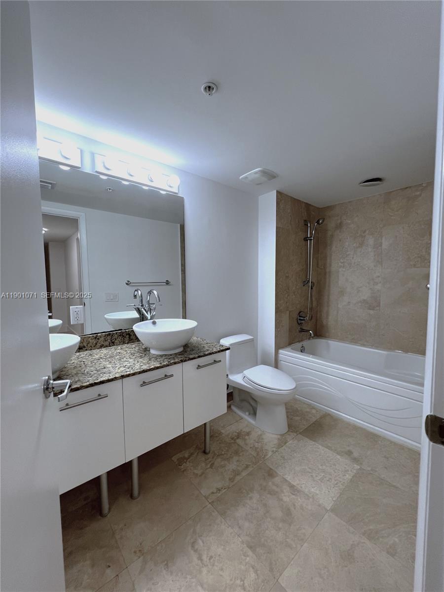 41 SE 5th St #911, Miami FL 33131