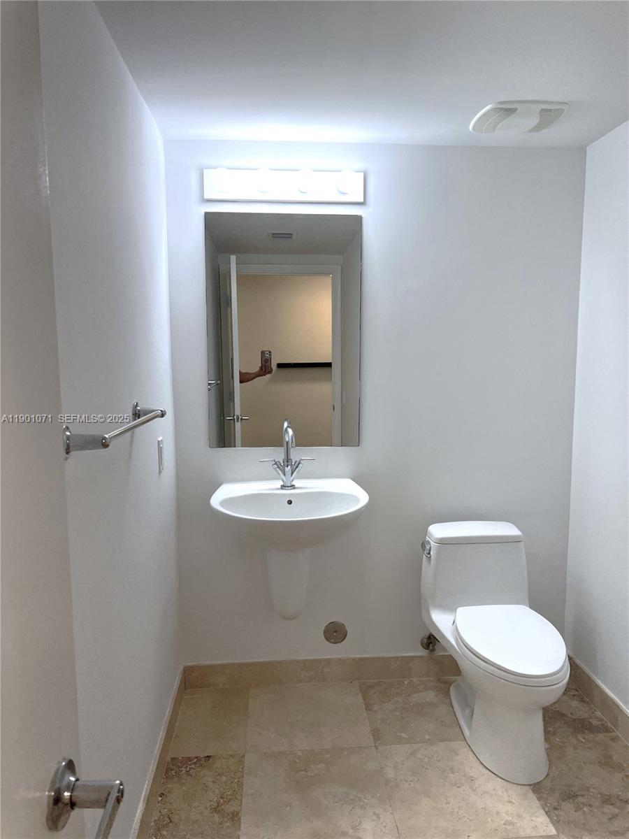 41 SE 5th St #911, Miami FL 33131
