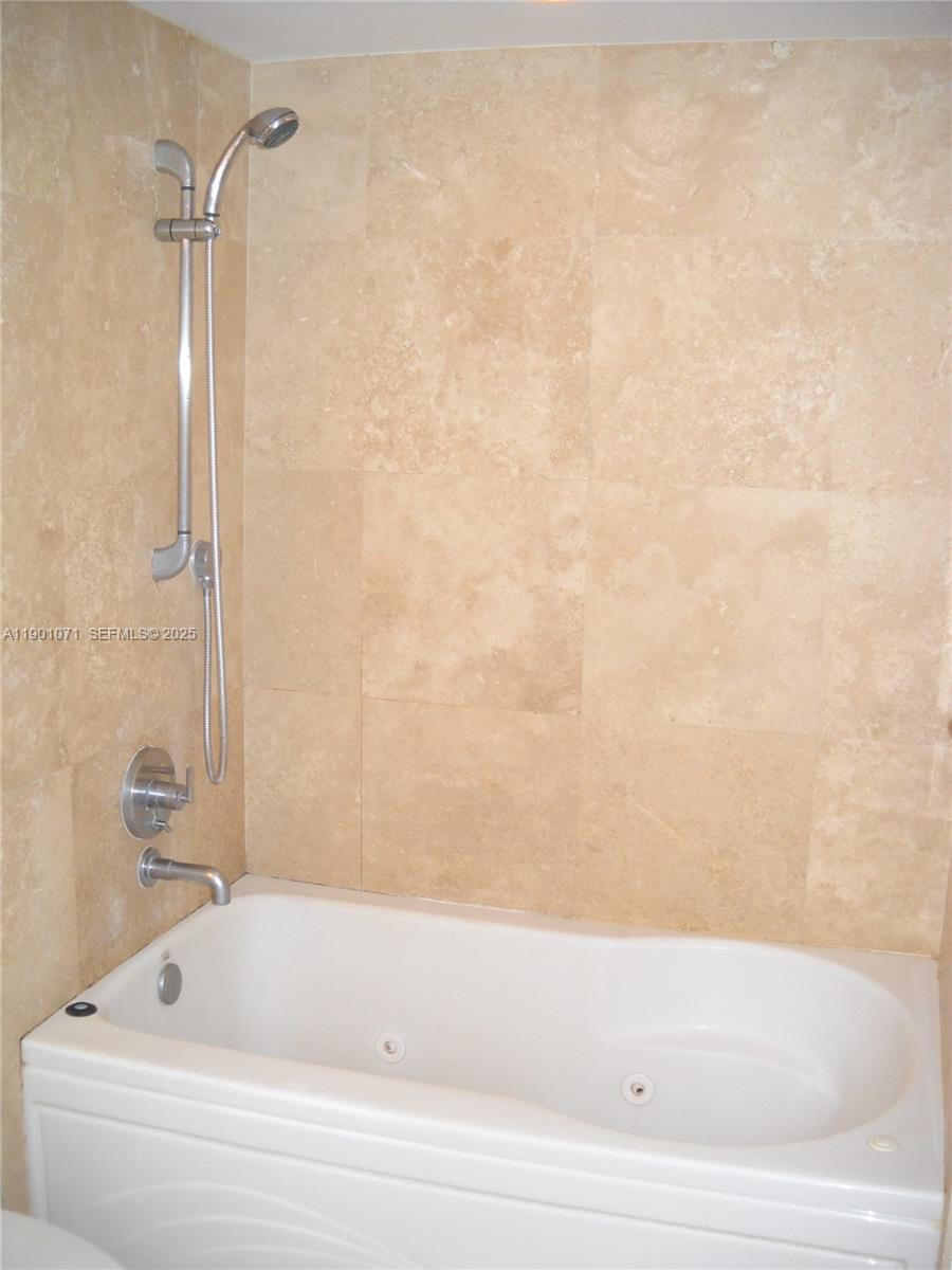 41 SE 5th St #911, Miami FL 33131