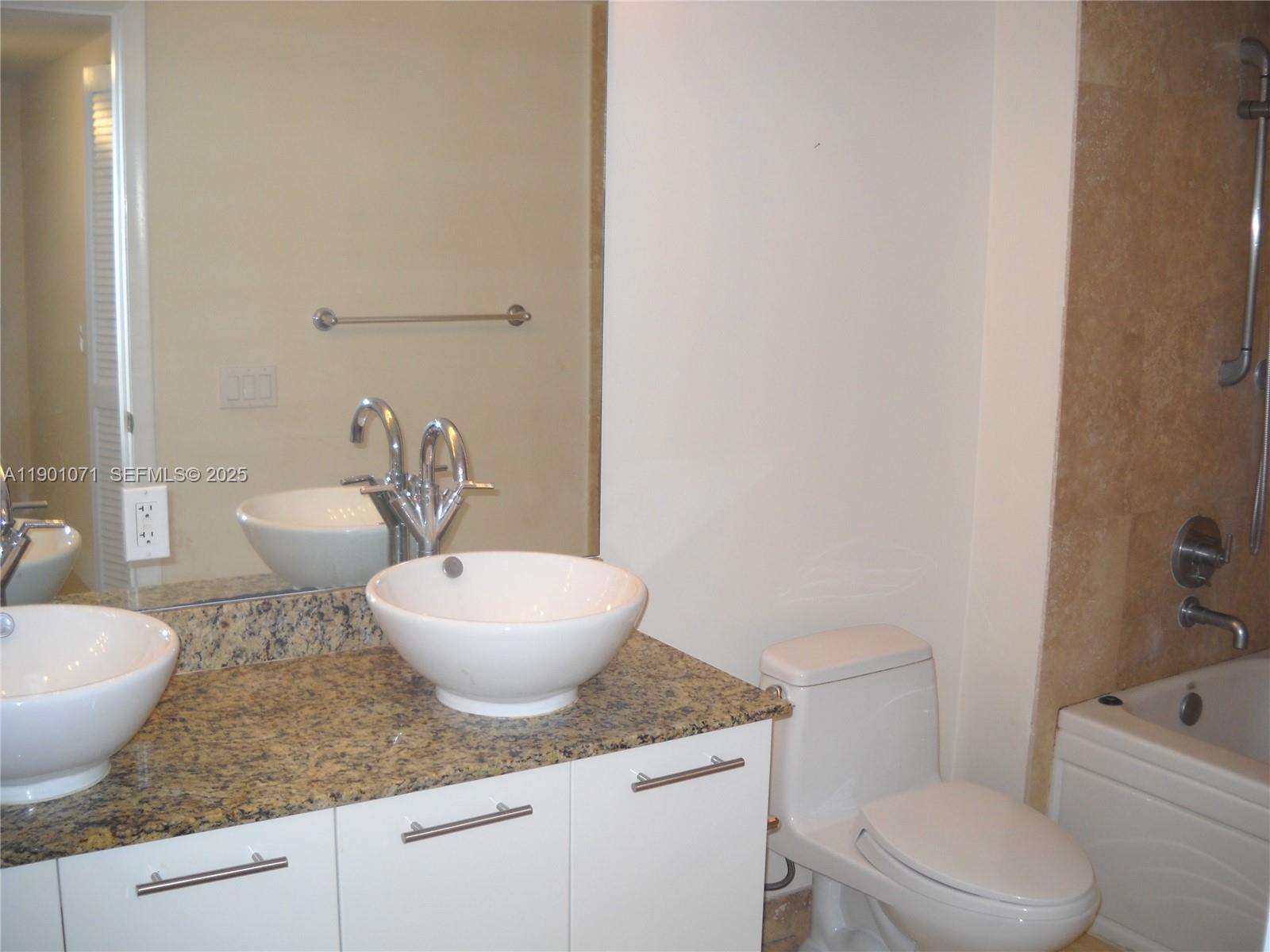 41 SE 5th St #911, Miami FL 33131