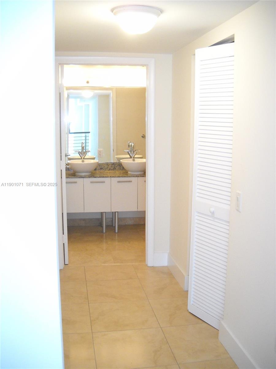 41 SE 5th St #911, Miami FL 33131