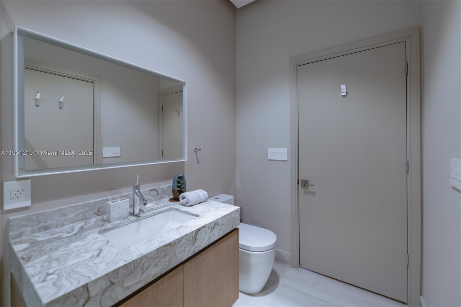 495 Brickell Ave #2211, Miami FL 33131