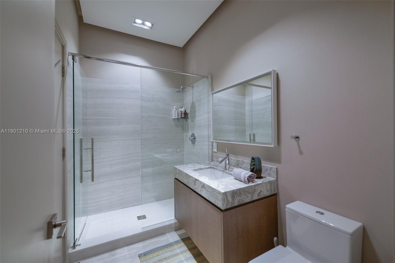 495 Brickell Ave #2211, Miami FL 33131