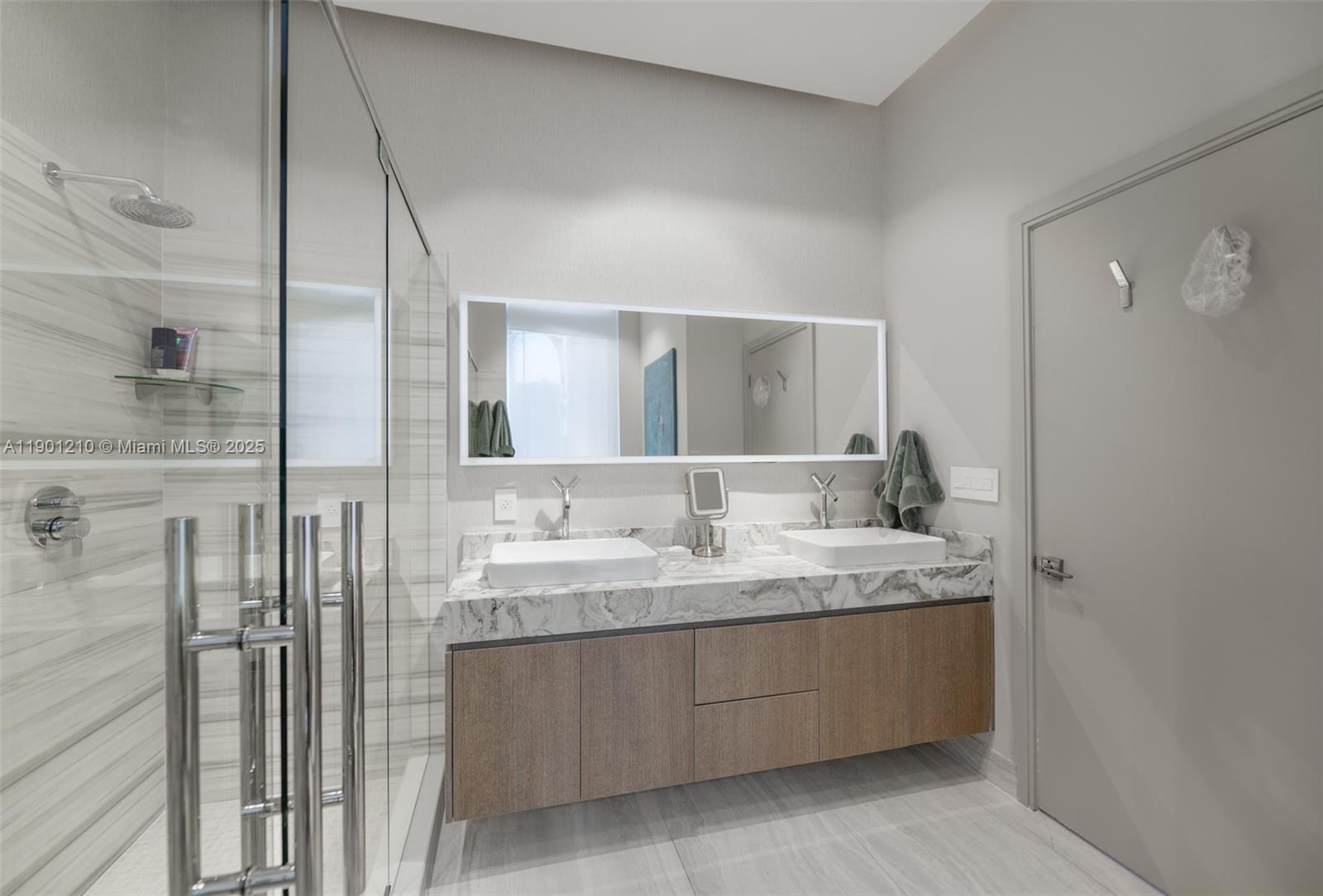 495 Brickell Ave #2211, Miami FL 33131