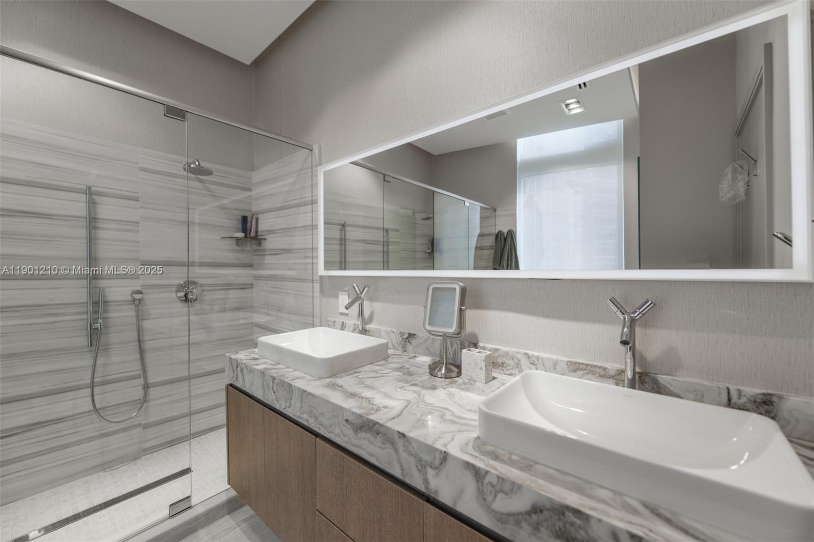 495 Brickell Ave #2211, Miami FL 33131