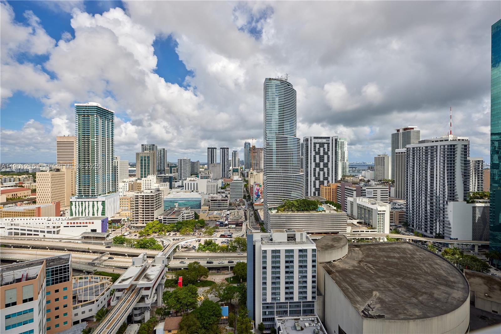 31 SE 5th St #3201, Miami FL 33131