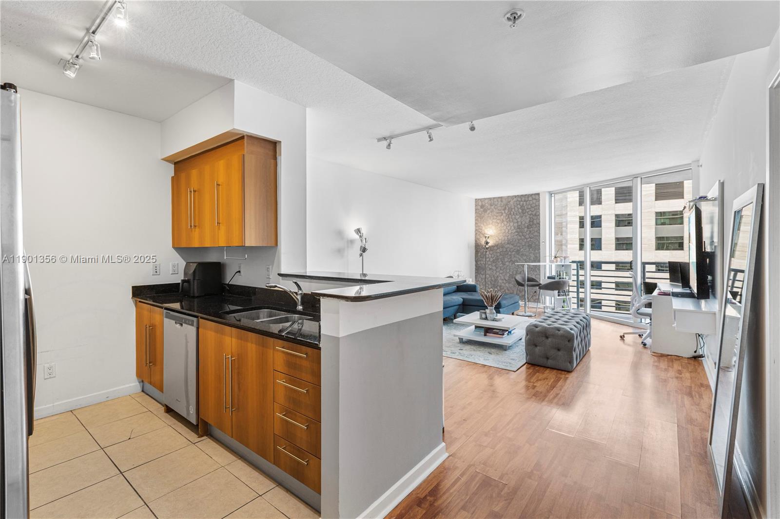 335 S BISCAYNE BL #3404, Miami FL 33131