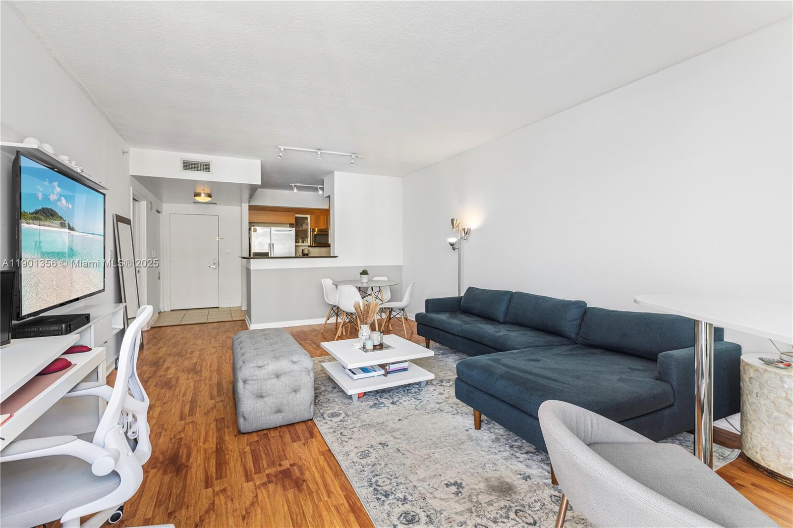335 S BISCAYNE BL #3404, Miami FL 33131