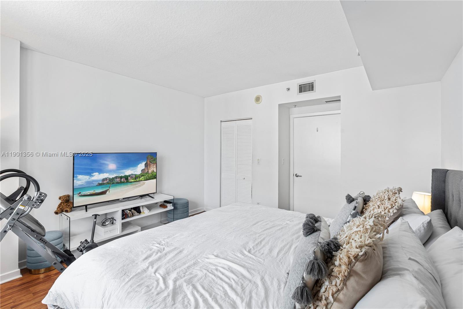335 S BISCAYNE BL #3404, Miami FL 33131