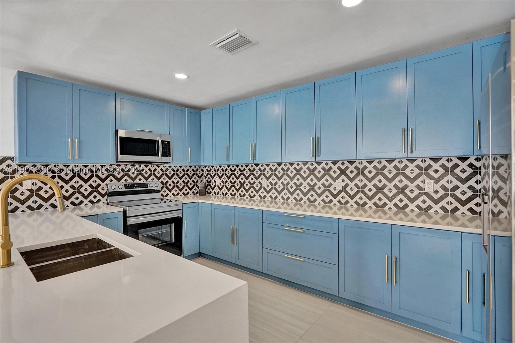1141 N Northlake Dr, Hollywood FL 33019