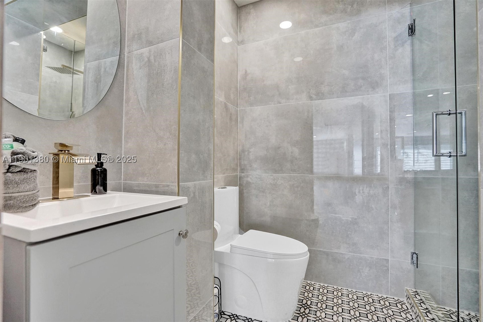 1141 N Northlake Dr, Hollywood FL 33019