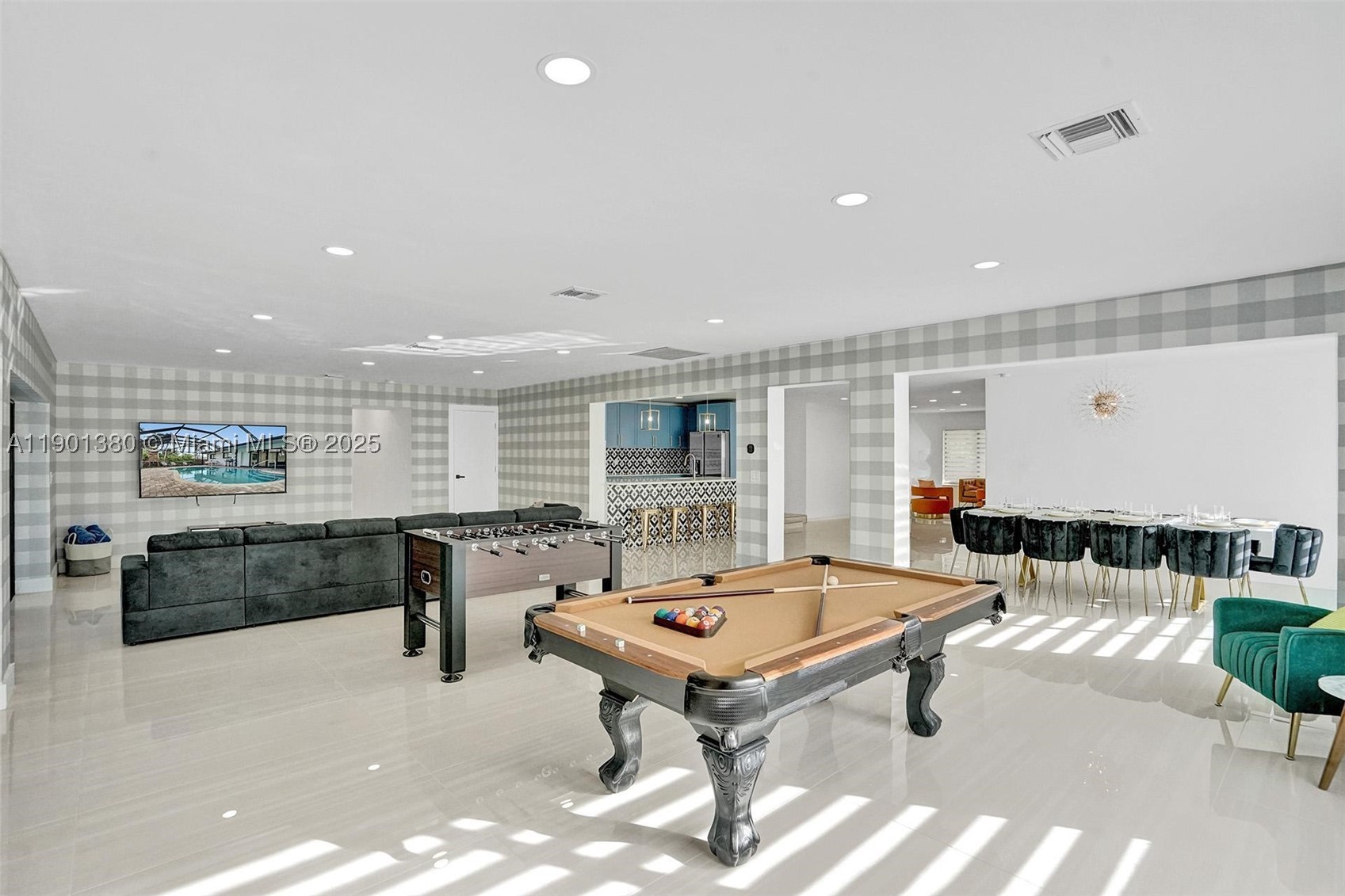 1141 N Northlake Dr, Hollywood FL 33019