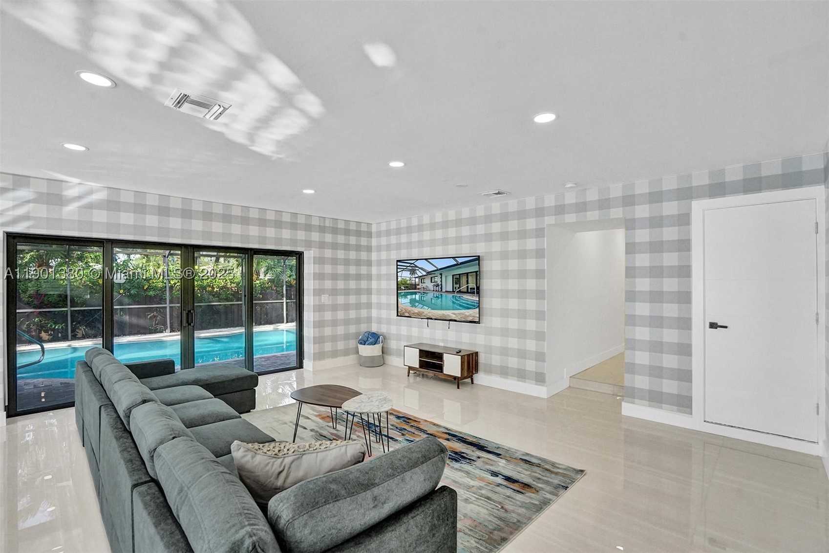 1141 N Northlake Dr, Hollywood FL 33019