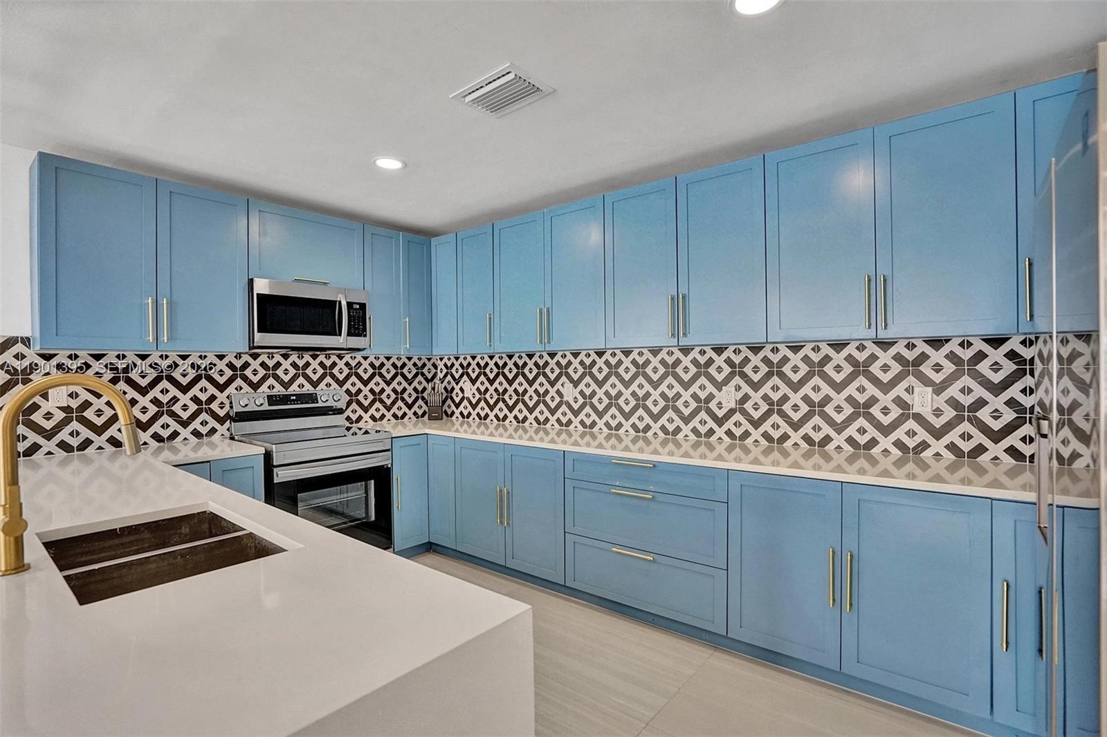 1141 N Northlake Dr, Hollywood FL 33019