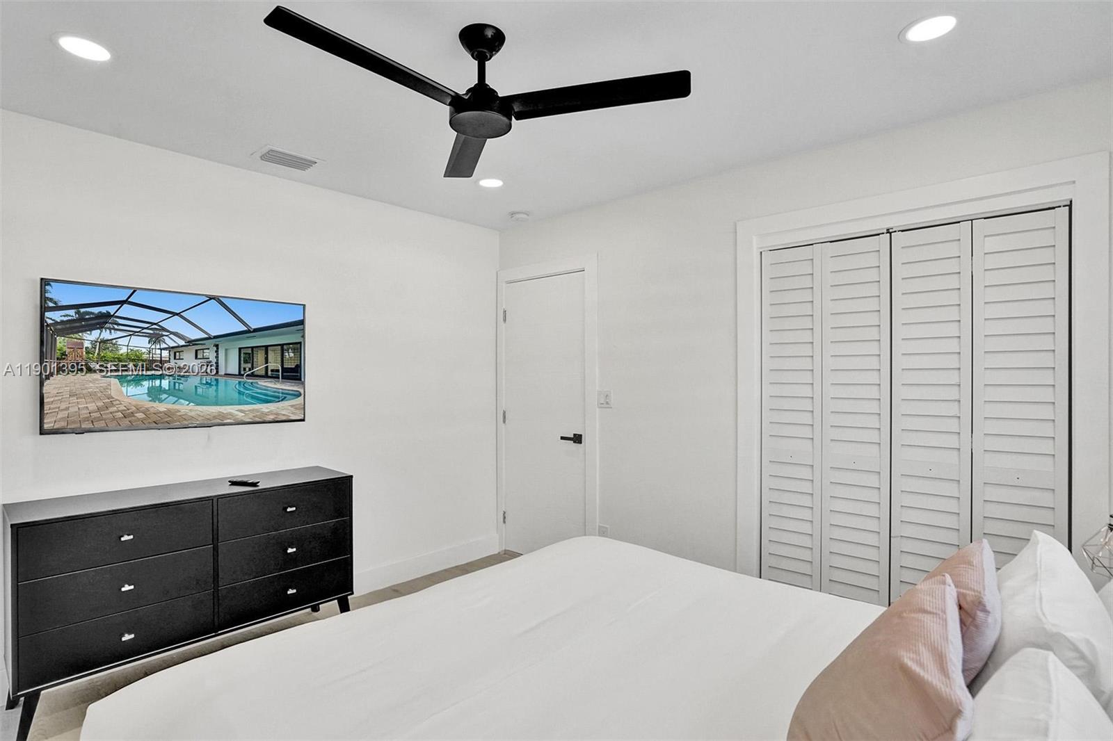 1141 N Northlake Dr, Hollywood FL 33019