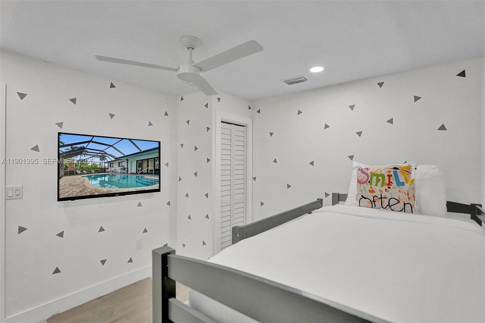 1141 N Northlake Dr, Hollywood FL 33019