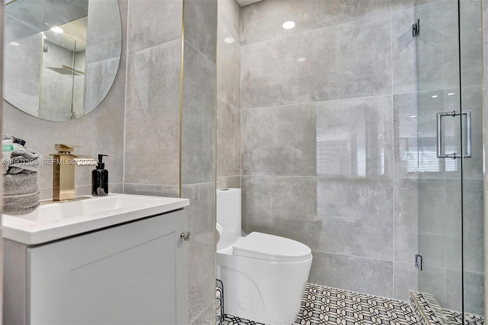 1141 N Northlake Dr, Hollywood FL 33019
