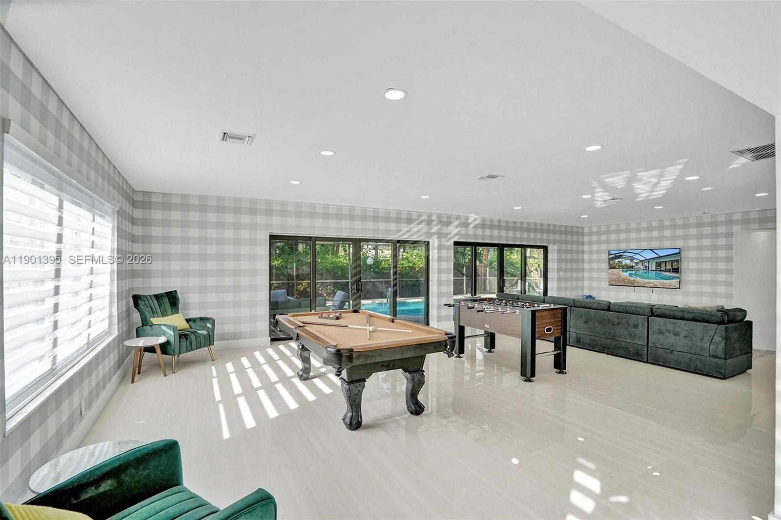 1141 N Northlake Dr, Hollywood FL 33019