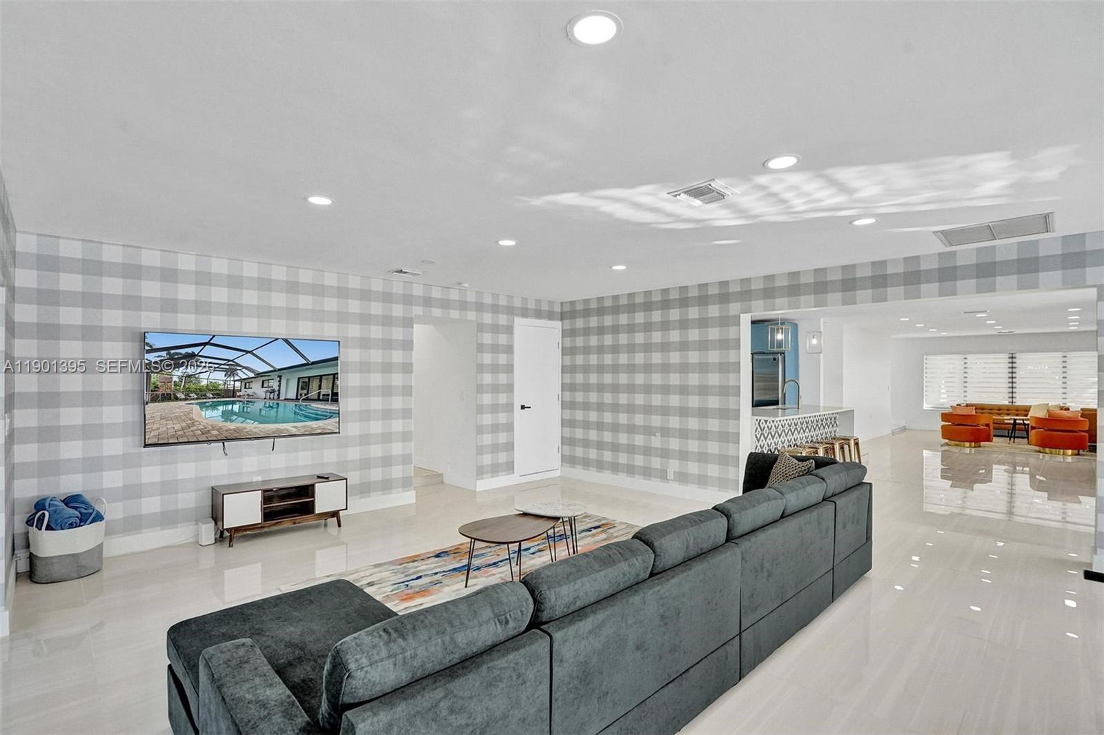1141 N Northlake Dr, Hollywood FL 33019