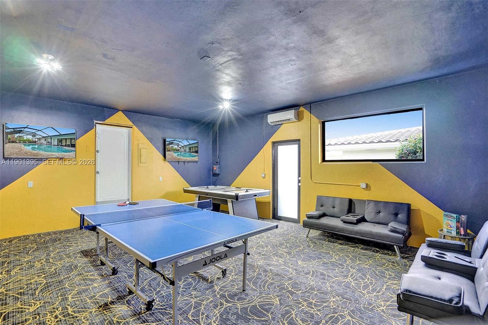 1141 N Northlake Dr, Hollywood FL 33019