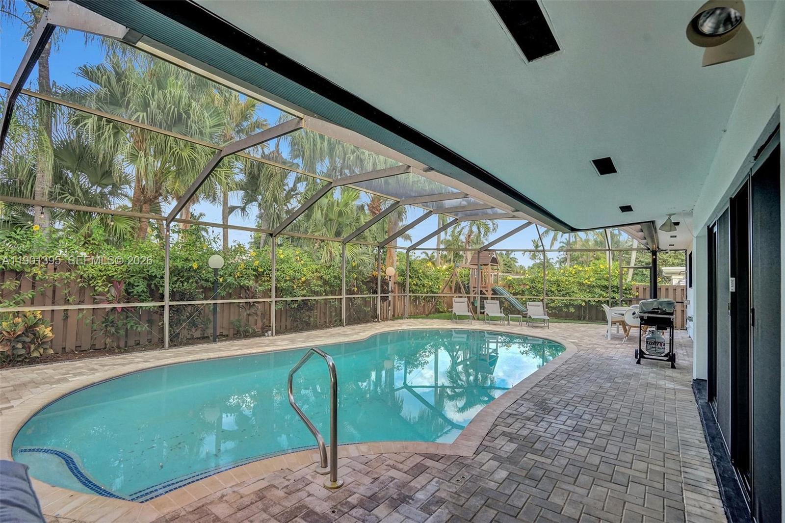 1141 N Northlake Dr, Hollywood FL 33019