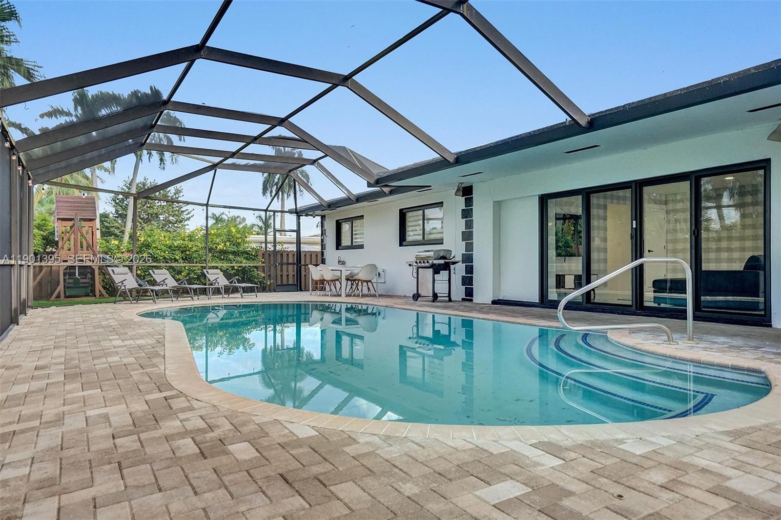 1141 N Northlake Dr, Hollywood FL 33019