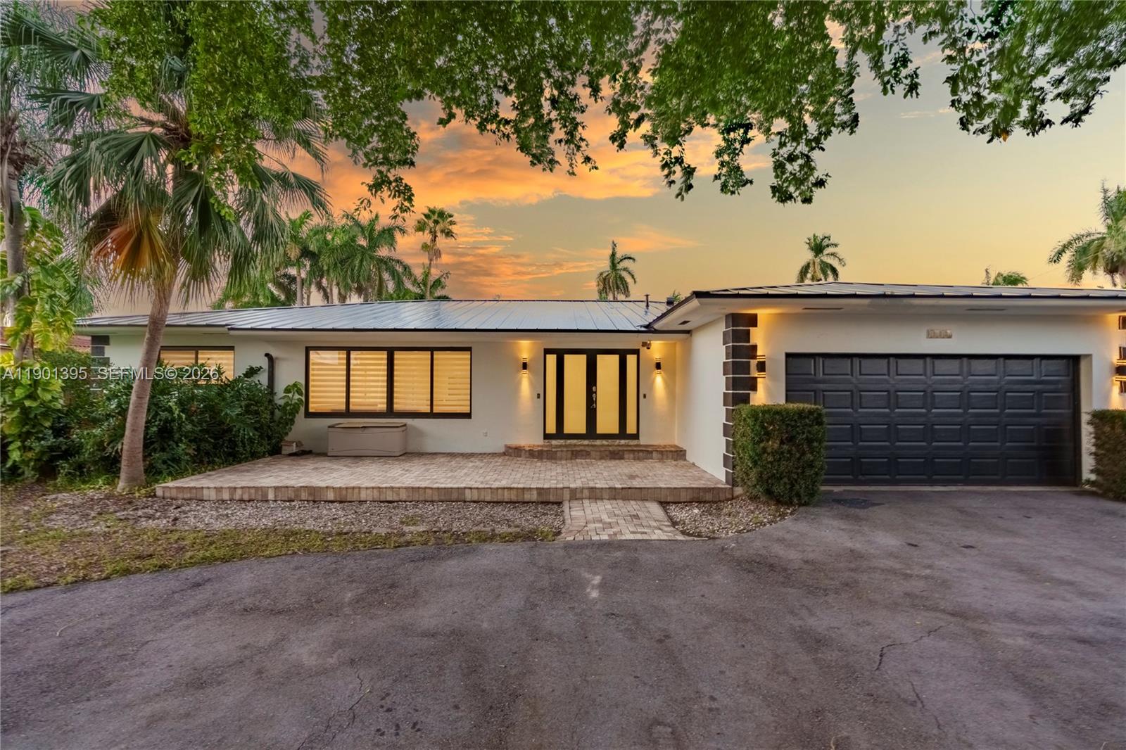 1141 N Northlake Dr, Hollywood FL 33019