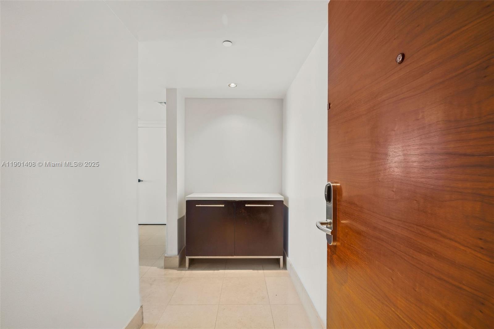 6801 Collins Ave #422, Miami Beach FL 33141