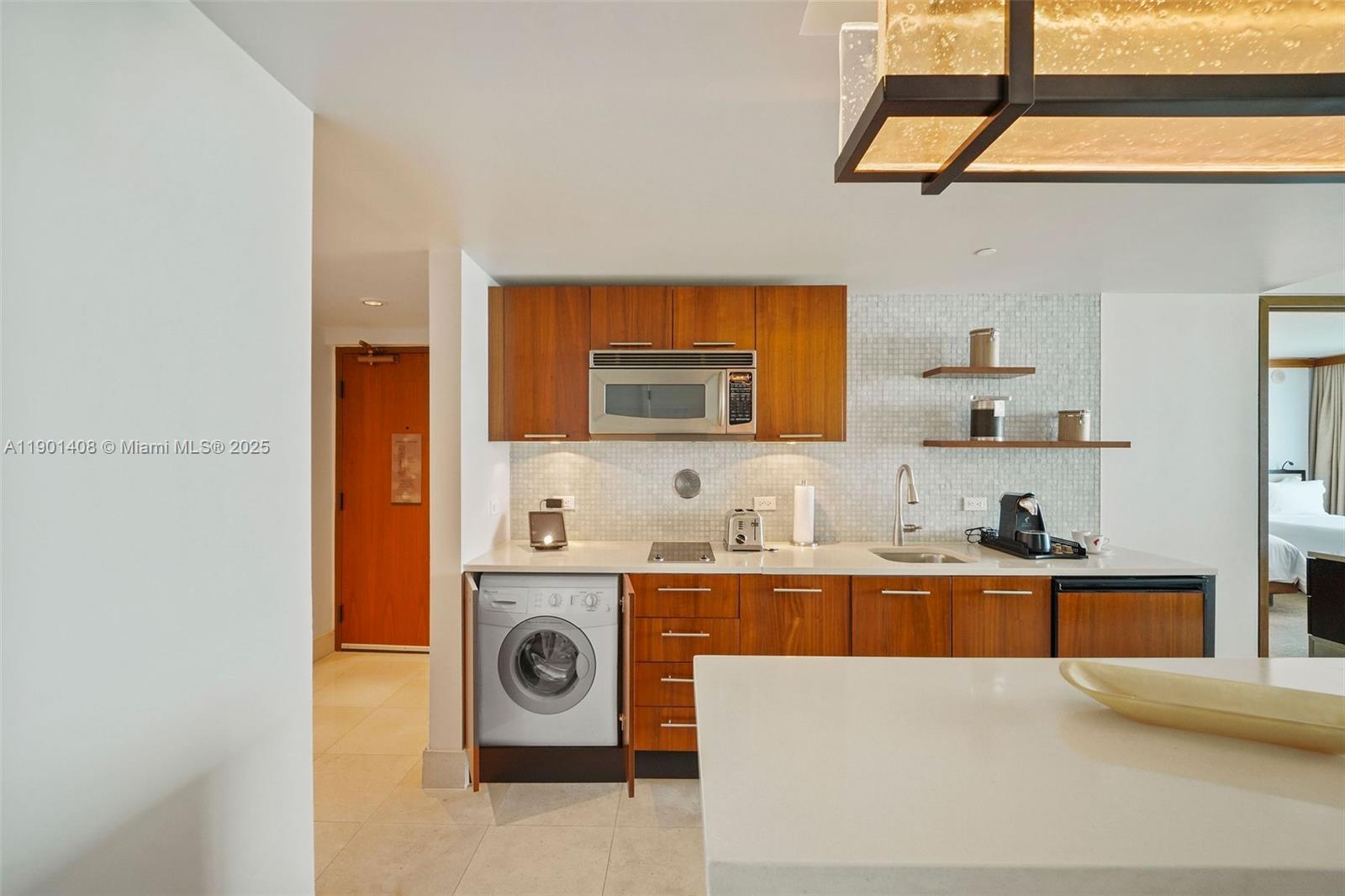 6801 Collins Ave #422, Miami Beach FL 33141